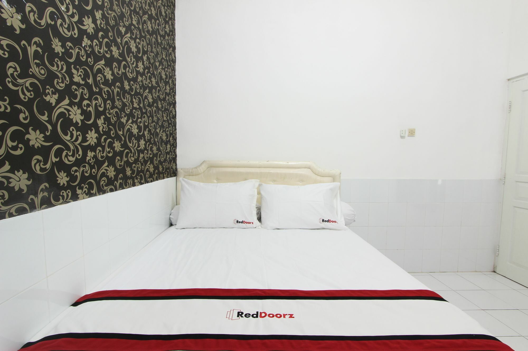 Reddoorz Near Gejayan Hotel Kejayan Exterior photo
