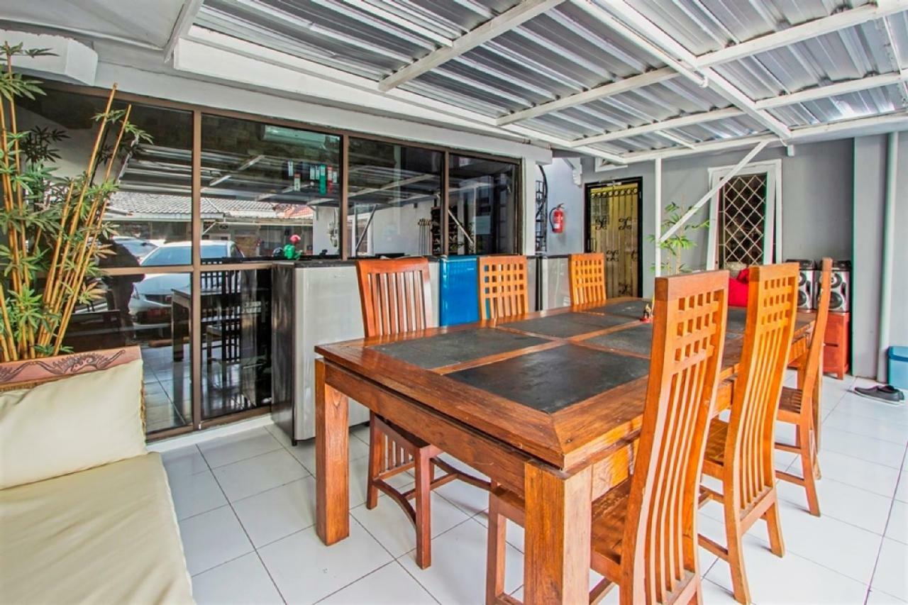 Reddoorz Near Gejayan Hotel Kejayan Exterior photo